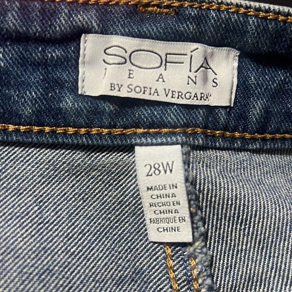 SOFIA Lila Mid Rise Jean Shorts - Frayed Edge Trim 28W NWT - Picture 9 of 11